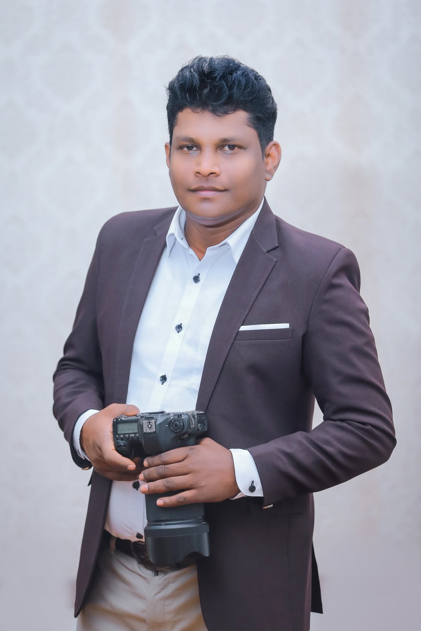 Susiri Wijayasiri, owner and lead photographer at Studio Sehasna